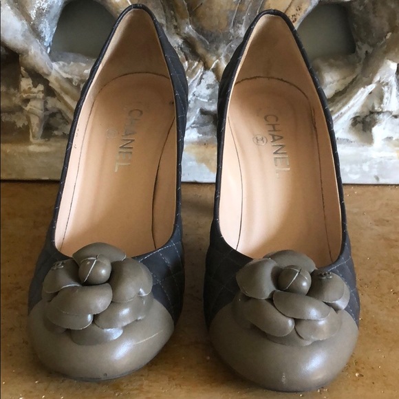 Channel quilted two tone heels - Picture 2 of 10